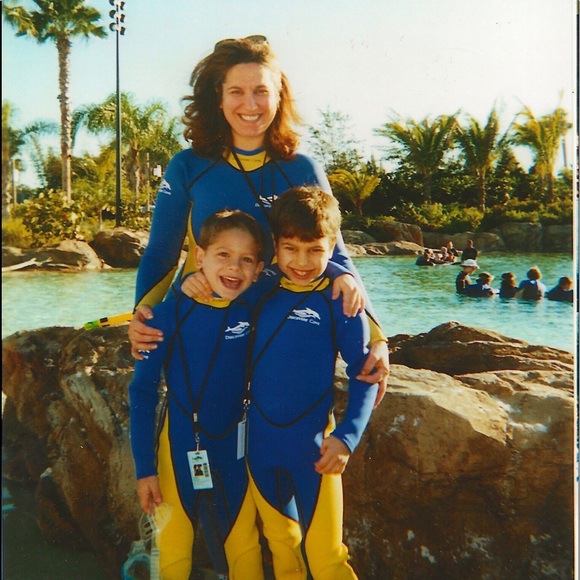 Hi! Welcome to Poshmark and my posh closet❣️ - Picture 3 of 12